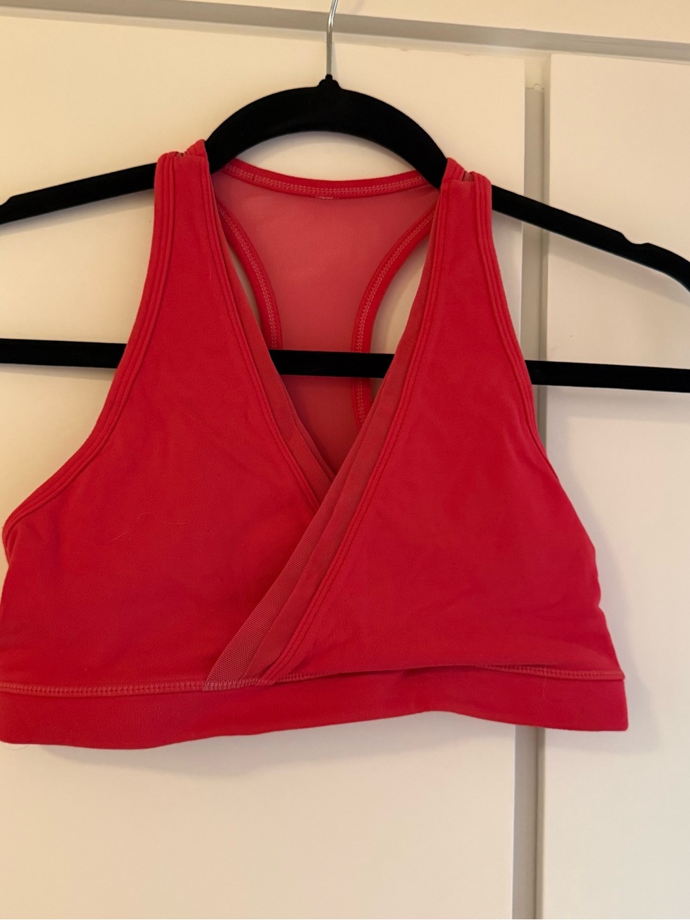 Lululemon Sports Bra Womens 6 Hot Pink/Red V Neck Unpadded Mesh Back